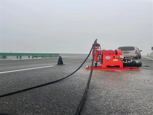 泸定马路路基路面开裂下沉注浆加固灌浆