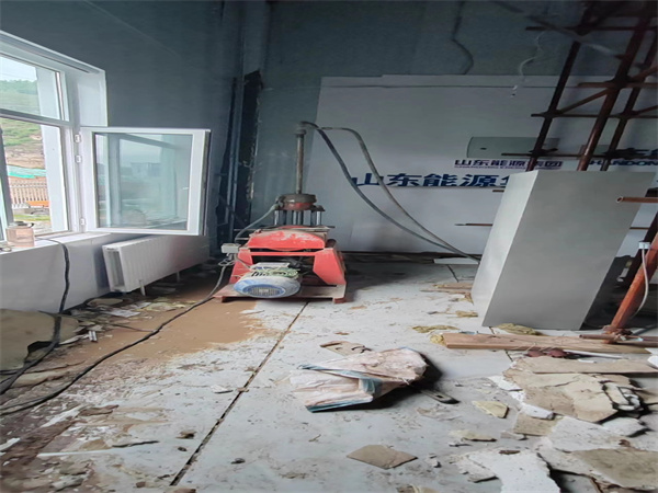 泸定地基基础下沉墙体裂缝加固注浆顶升施工